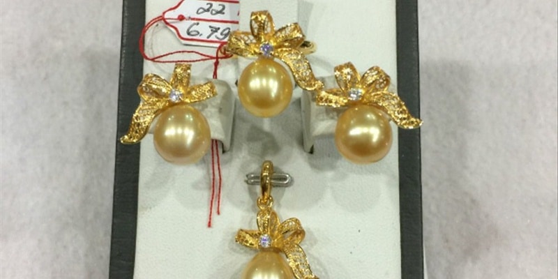 Perhiasan emas mutiara